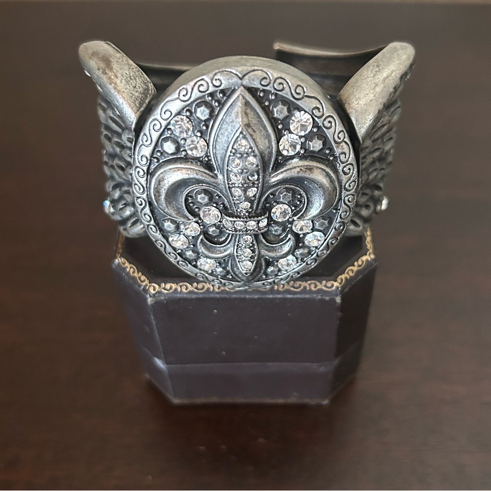 🪽Angel Wing Fleur De Lis Rhinestone Patina Cuff - Picture 2 of 8